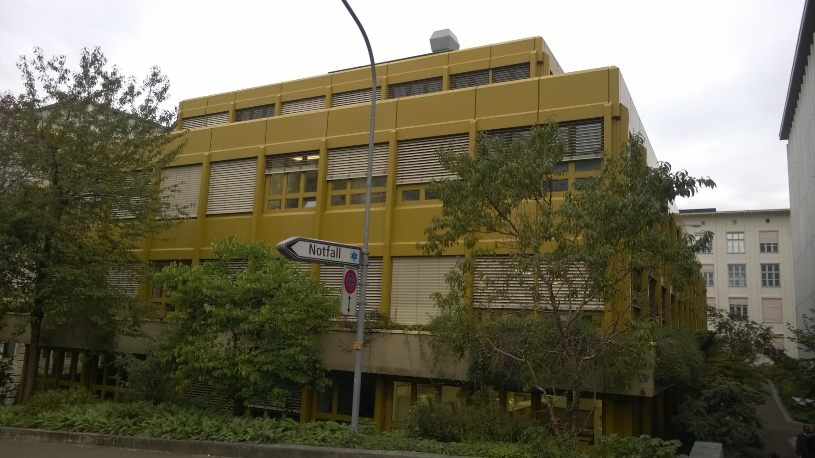 Map showing how to get to the LFV building. The building is located on Schmelzbergstrasse opposite the University Hospital.